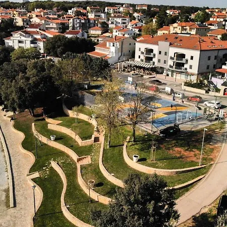 Apartment Anchora - Near Family-Friendly Beach Pjescana Uvala Exterior photo