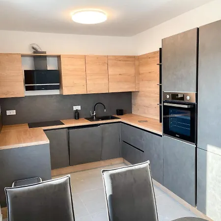 Apartment Anchora - Near Family-Friendly Beach Pjescana Uvala Exterior photo