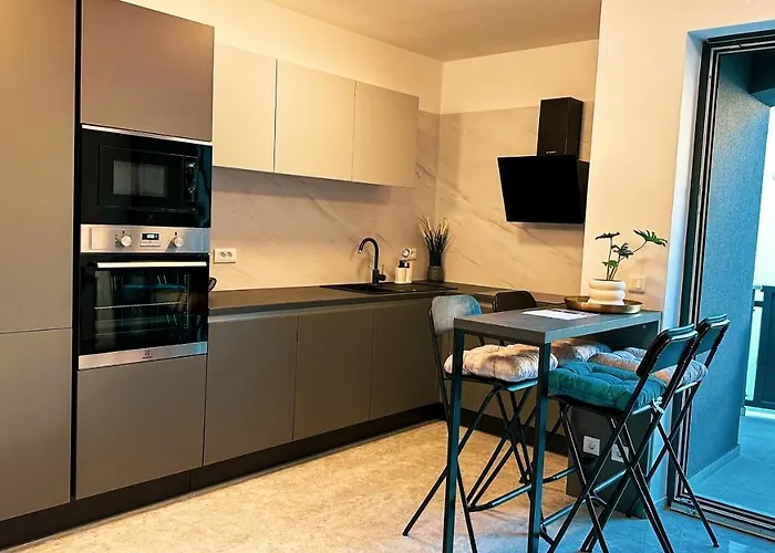 Apartment Anchora - Near Family-Friendly Beach