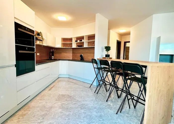 Apartment Anchora - Near Family-Friendly Beach